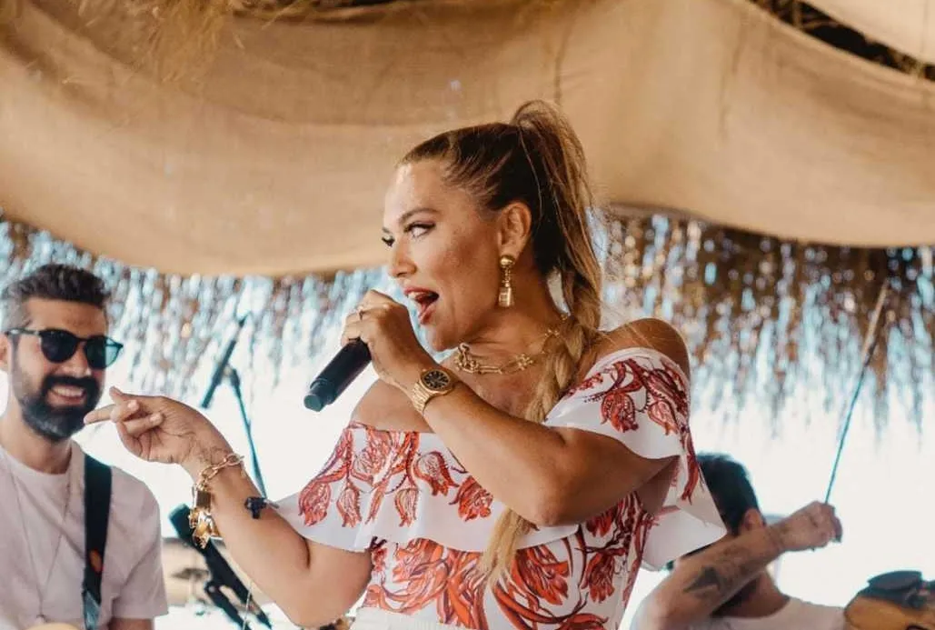 Versace’dan bir ’demet’ jest