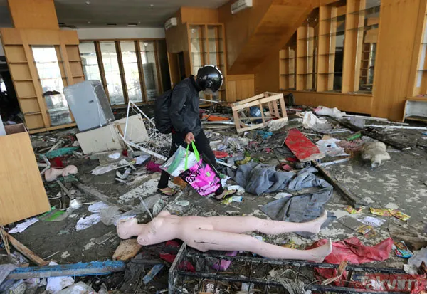 Tsunaminin vurduğu Palu neredeyse haritadan silindi - 26