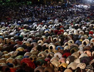 Namluların ucunda ilk teravih