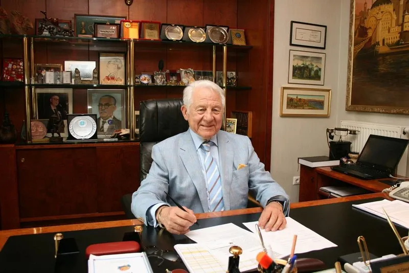 1721792967004.jpeg Ünlü milyarder Güntekin Köksal'ın mirası paylaşılamıyor! 3 kardeş birbirine girdi-3