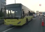 TEM'de facianın eşiğinden dönüldü: Meyve yüklü kamyon arızalanan İETT otobüsüne çarptı!