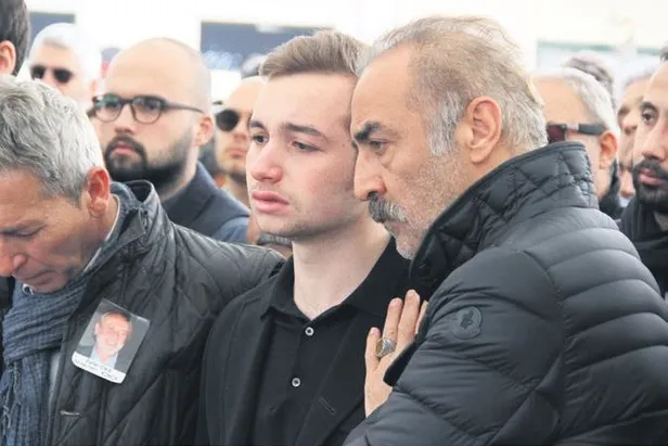 Demet Akbağ’ın eşi Zafer Çika, gözyaşları ile uğurlandı-1