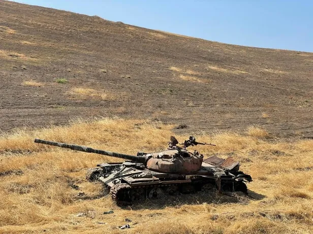 ermenistanin-isgal-ettigi-karabagdan-cekilmeden-once-uzum-baglarini-ve-tarlalari-patlayicilarla-yok-ettigi-ortaya-cikti-1630522465180.jpeg Ermenistan'ın işgal ettiği Karabağ'dan çekilmeden önce üzüm bağlarını ve tarlaları patlayıcılarla yok ettiği ortaya çıktı!-2