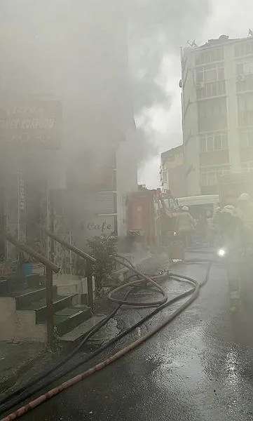 Fatih'te can pazarı: Pencereden atladılar!-4