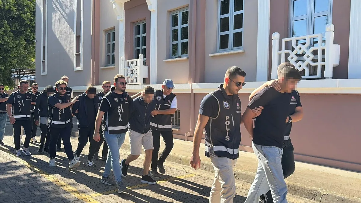 chpli-fethiye-belediye-baskani-alim-karacaya-silahli-saldiri-sorusturmasinda-gozalti-sayisi-6ya-cikti-1779786622960.jpeg CHP'li Fethiye Belediye Başkanı Alim Karaca'ya silahlı saldırı soruşturmasında gözaltı sayısı 6'ya çıktı-4