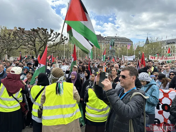 2024 Eurovision Şarkı Yarışması'nın finalinin başlamasına saatler kala on binlerce kişi soykırımcı İsrail'i protesto etti - 41