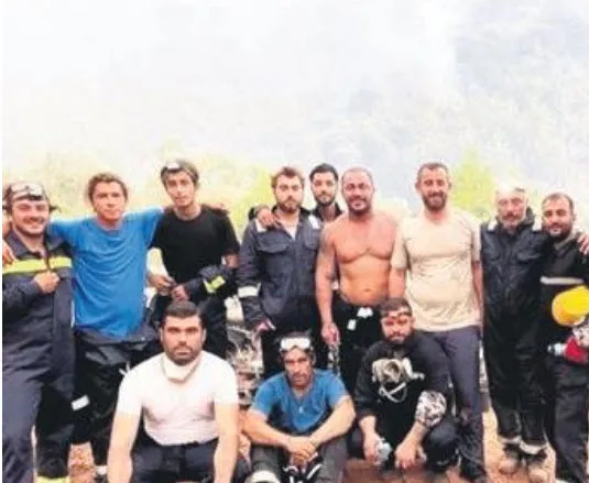 Elinde hortumla yangının ortasına giren İbrahim Çelikkol'dan açıklama var! 3 gece sabahladı 'bütün cesur yüreklere selam olsun'-4