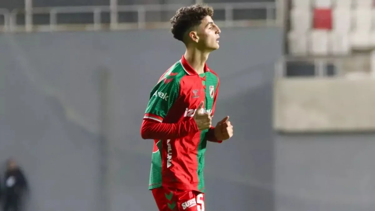 Fenerbahçe'de bir transfer daha tamam! 50 milyon euroluk golcü de listede - 2