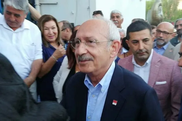 Kılıçdaroğlu’na Kuşadası'nda yumurta atıldı