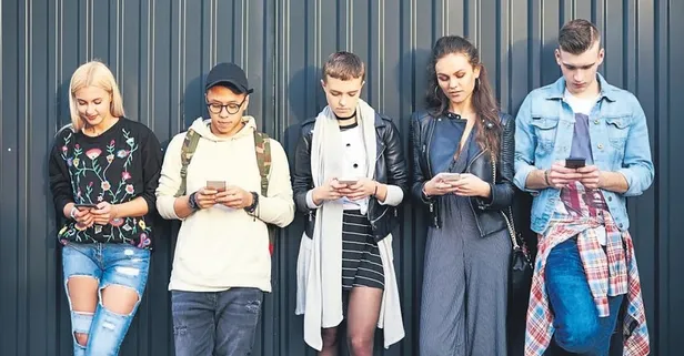 Z kuşağına göre kalp ve alkış emojileri eskidi! Artık popüler olan kalpli gözler ve ateşti!