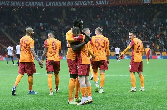 Tarih tekerrür ediyor! Galatasaray zirveden uzaklaşıyor