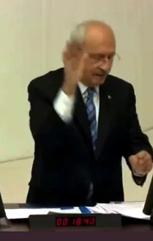 CHP Genel Başkanı Kemal Kılıçdaroğlu'nun Meclis'teki skandal hareketine Hulki Cevizoğlu'ndan iğneli yanıt: TÜİK kapısına dayanmış bu el hareketi ne ki