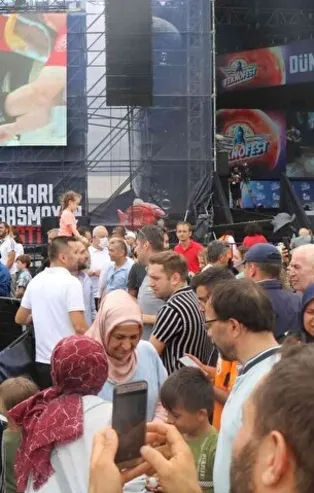 TEKNOFEST'e vatandaş resmen akın etti! Başkan Erdoğan'ın imzaladığı Kızılelma ve Hürjet'e büyük ilgi!