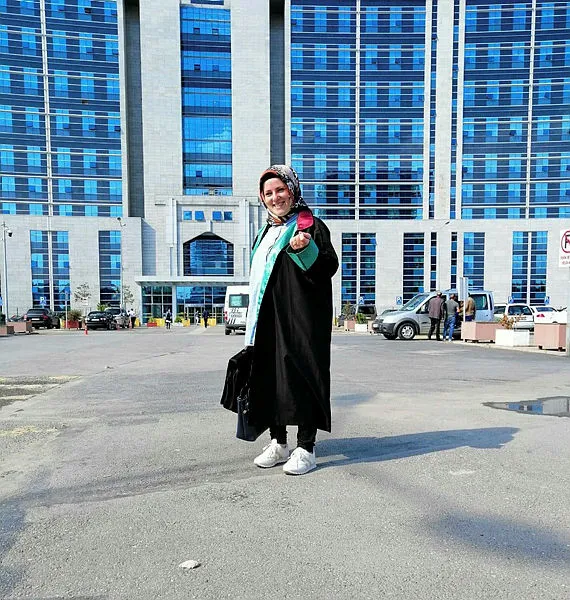 İstanbul'da akılalmaz olay! Adliyeye avukat gibi girip 100 bin lira dolandırdı!-1