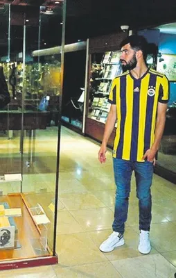 Çok büyük bir kulübe geldim