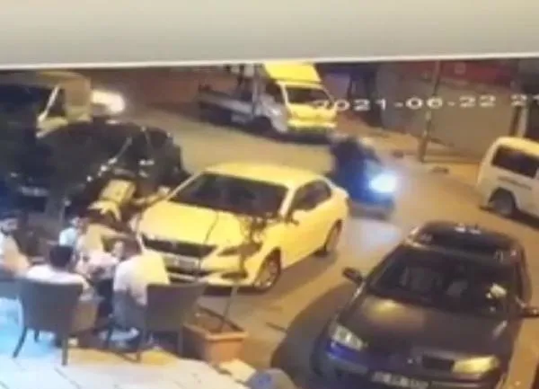 istanbul-kucukcekmecede-trafik-isiklarinda-cinayet-akrabasini-oldurdu-1629806238945.jpg
