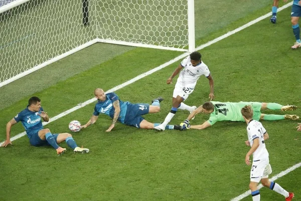 Bu kare çok konuşulur! UEFA Şampiyonlar Ligi'nde Andrea Pirlo ilk maçında ilk hocası Lucescu'ya acımadı-5