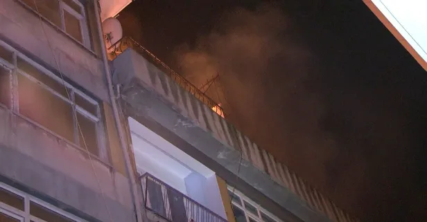 Fatih'te korkutan yangın! Turistler bavullarıyla sokağa döküldü