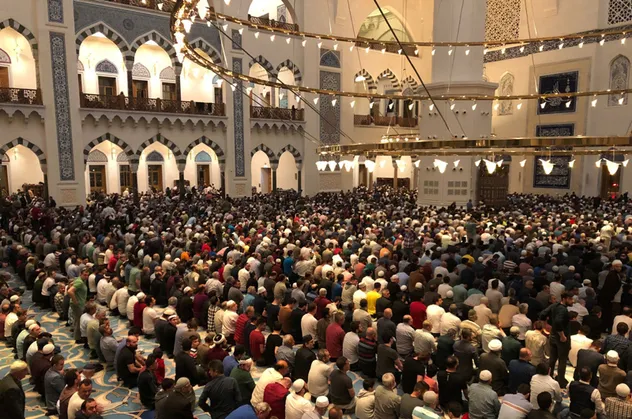 İstanbul'da ilk teravih namazı kılındı!