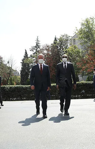 Bakan Akar'dan Senegal'de kritik görüşme