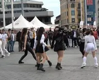 Taksim Meydanı’nda gençlerin dansı ilgi çekti!