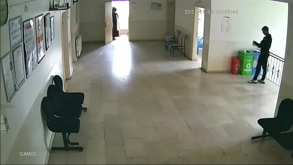 istanbulda-aile-sagligi-merkezine-satirli-saldiri-doktorlar-ve-calisanlar-odaya-kacti-1637834854960.jpg İstanbul’da aile sağlığı merkezine satırlı saldırı! Doktorlar ve çalışanlar odaya kaçtı-3