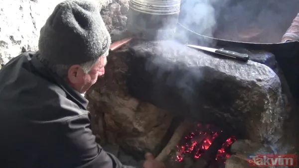 Babalarından miras kaldı! Karı-koca yarım asırdır aynı yöntemle susam yağı çıkarıyor - 1