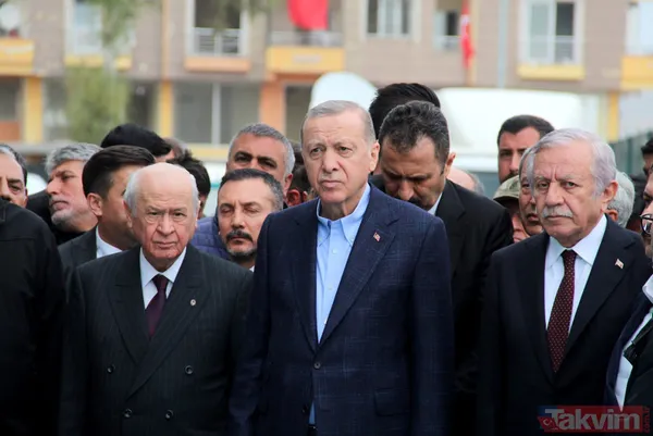 Başkan Recep Tayyip Erdoğan Hatay'ı ziyaret etti: Hem kalbimizle hem gözümüzle hem ziyaretlerimizle Hatay'ın yanında yer almayı sürdüreceğiz - 28