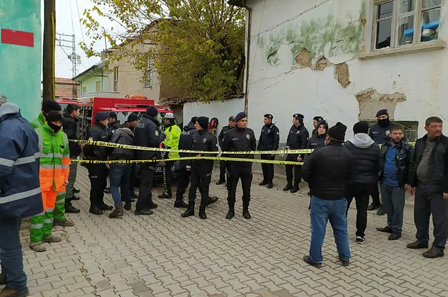 Konya'da 2 katlı kerpiç ev çöktü
