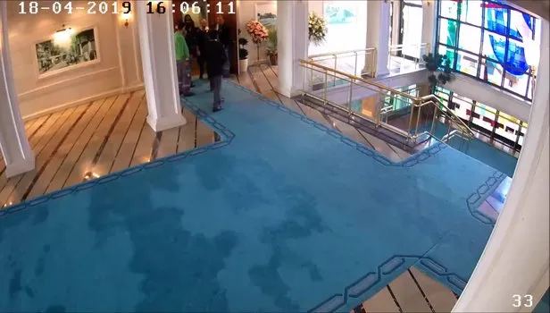 “16 milyon İstanbulluyu kucaklayacağım” diyen Ekrem İmamoğlu, başkanlık makamı kapısına x-ray cihazı koydu!