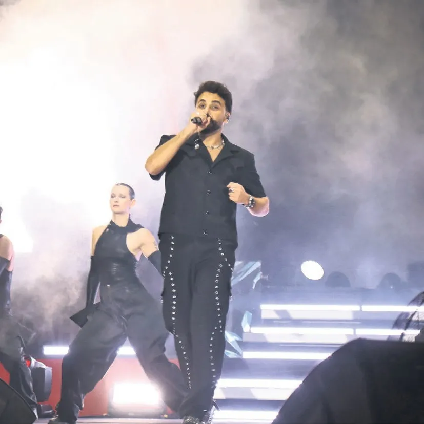 200 bin kişiye konser verdi