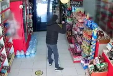 Esenyurt'ta akılalmaz olay! Alışveriş yapmak için bakkala giden çocuğa yumruklu saldırı: O anlar kamerada