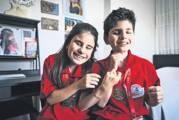 İkizler Ömer ve Emel Erva Koç görme engelliler için geliştirdikleri proje ile TEKNOFEST 2025’te birinci oldu