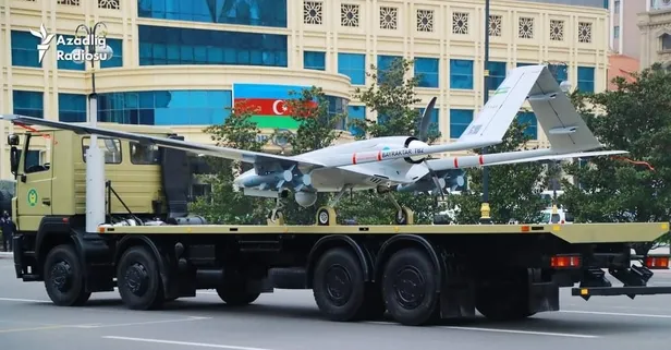 Zafer Günü kutlamalarına SİHA damgası! Mehter Marşı ile sergilendiler!