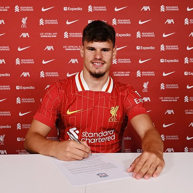 Kerkez Liverpool’a imzayı attı