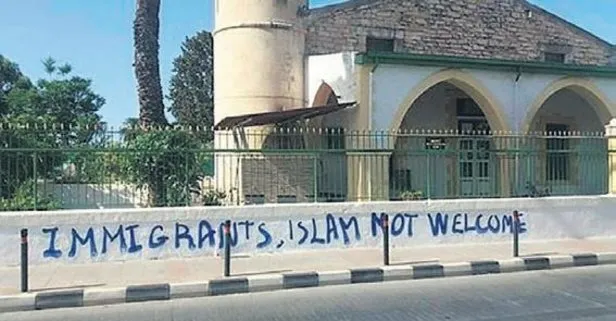 Güney Kıbrıs’ta camiler saldırı!