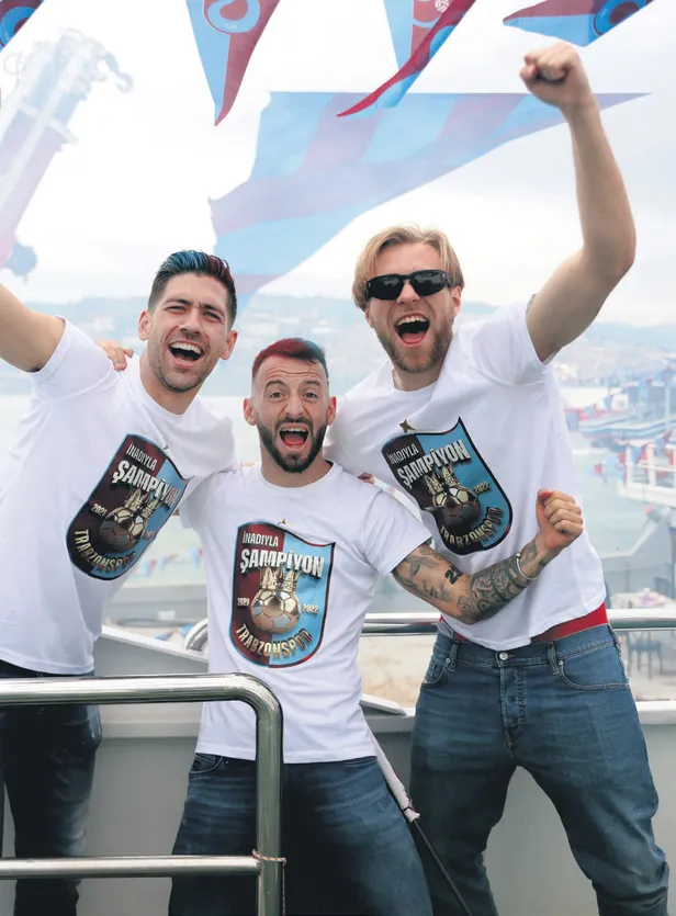 sampiyonluk-kutlamalari-oncesi-karadeniz-bordo-maviye-boyandi-1652567069596.jpg Şampiyonluk kutlamaları öncesi Karadeniz, Bordo-Maviye boyandı-7