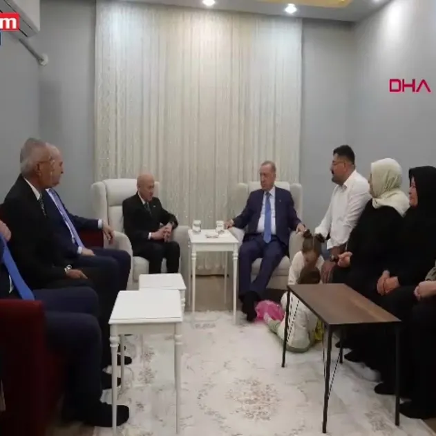 Başkan Erdoğan depremzede aileyi ziyaret etti