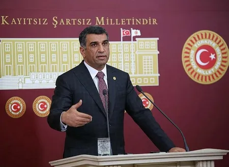 CHP Kurultayı'nda yumruklar konuştu!-1