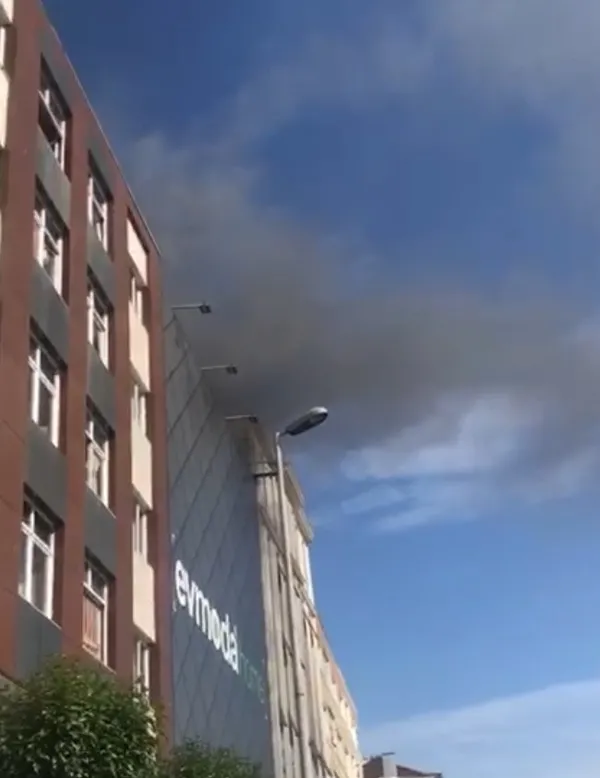 esenlerde-alisveris-merkezinde-cikan-yangin-sonduruldu-1623167674266.jpg Esenler’de alışveriş merkezinde çıkan yangın söndürüldü-1