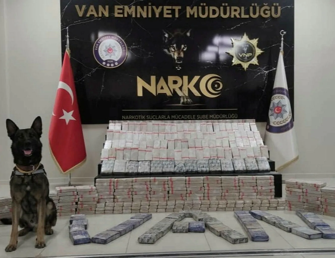 347 kilo eroini ’Magnum’ ve ’Bobi’ buldu