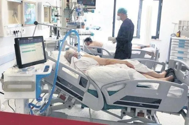 Koronavirüsle mücadelenin yılmaz savaşçıları: Yoğun bakım doktorları