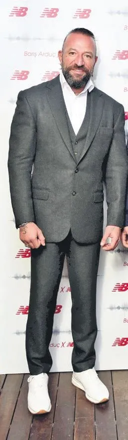 1651086684750.jpeg Önder Öztarhan’la kısa süre önce ayrılan Aslı Enver teselliyi reklam anlaşmasında buldu!-2