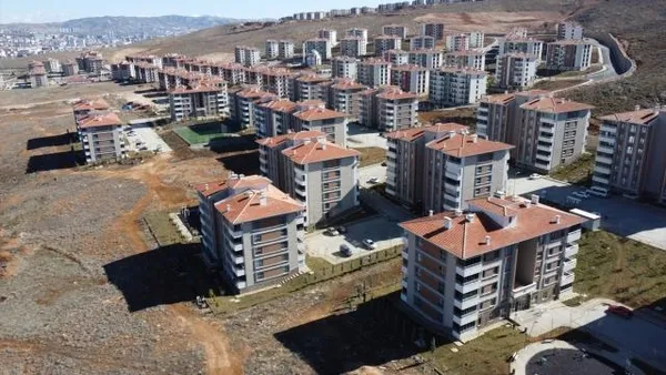 toki-konutlarinda-guvenli-yasam-24-bin-konutun-yapildigi-elazigda-depremzedeler-guvenle-oturuyor-1678870596252.jpg