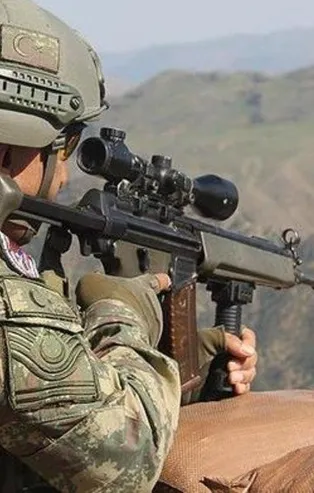 Hakkari'de PKK'lı 2 terörist teslim oldu