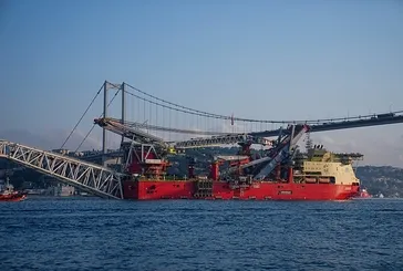 Doğal gaz boru hattı döşeme platformu İstanbul Boğazı’nı geçti