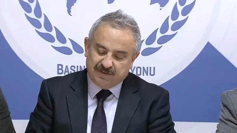 davaya-adanan-omre-buyuk-onur-mutefekkir-sadik-albayraka-yilin-fikir-adami-odulu-1764885148634.jpeg Davaya adanan ömre büyük onur! Mütefekkir Sadık Albayrak'a Yılın Fikir Adamı Ödülü-4