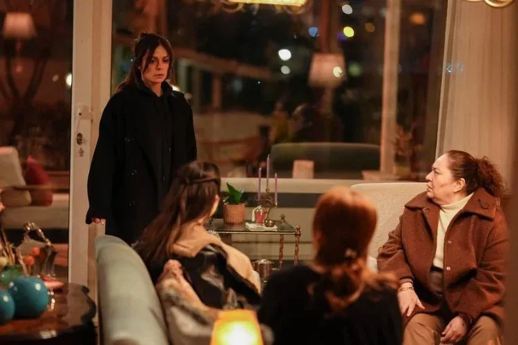 sandik-kokusunda-degisim-kasirgasi-esecek-ekipten-biri-gitti-yerine-basrol-geliyor-1721206256130.jpg Ekipten biri gitti yerine başrol geliyor! Sandık Kokusu'nda değişim kasırgası esecek-7