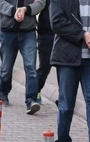 İzmir'de FETÖ operasyonu: 10 tutuklama