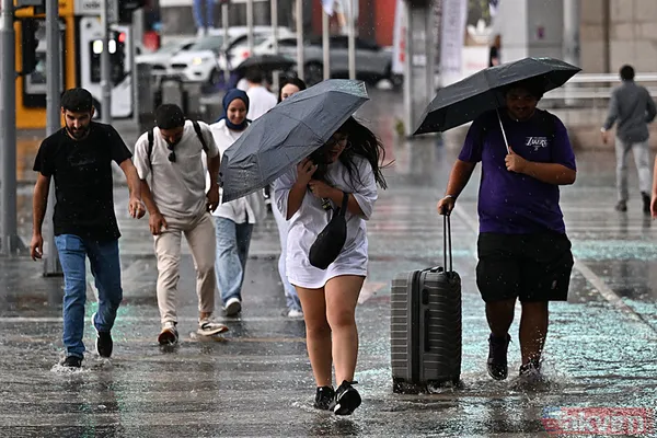 Sağanak ve dolu yağışı Ankara'yı yine felç etti! Yollar göle döndü, iş yerlerini su bastı - 20